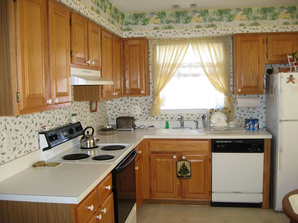Updated Eat In Kitchen
