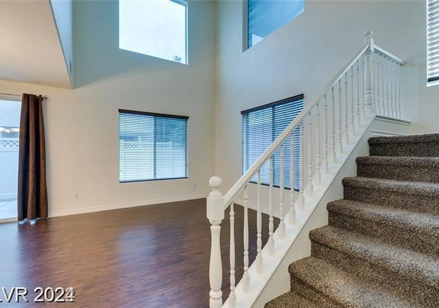 Charming 3-Bedroom Home in Southwest Gated Community — Photo 2