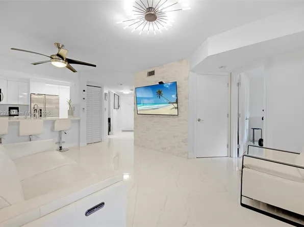 15499 Miami Lakeway N APT 208, Miami Lakes, FL 33014