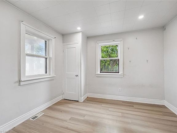 4th image of 1279 Hamilton St