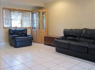 2448 Lindy Rd, Westbury, NY 11590