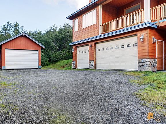 3rd image of 2131 S River Dr