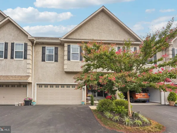 220 Spring Ln, West Chester, PA 19382