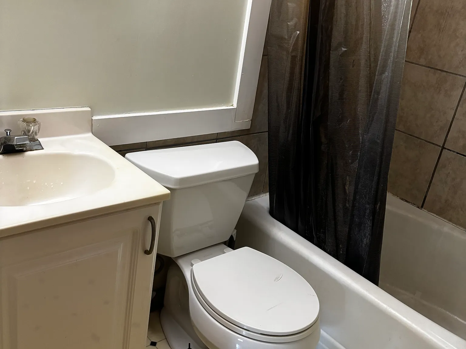 4 bed, 2096 sqft, $675 — Photo 4