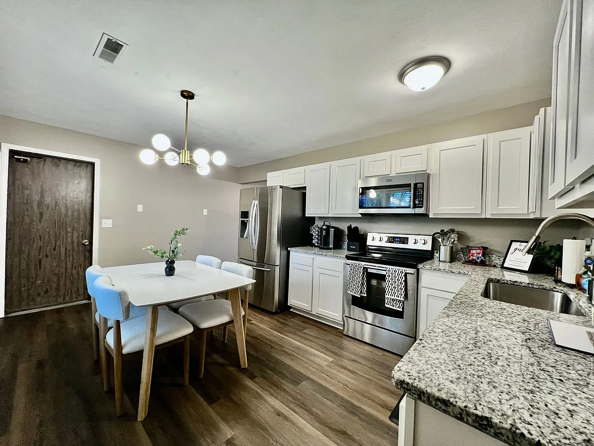 Building Photo - 6418 Sandric Ln