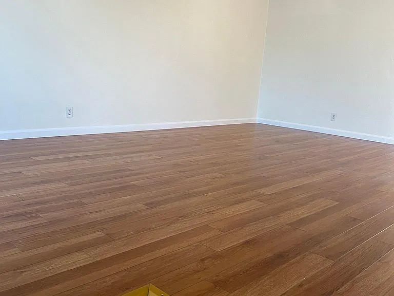 909 E Maple St #5 — Photo 3