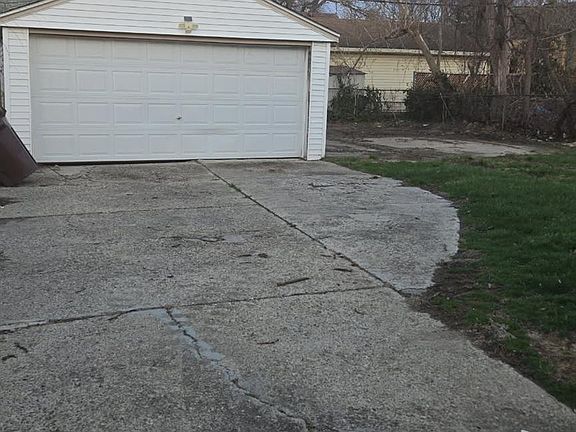 3rd image of 3107 Henry St