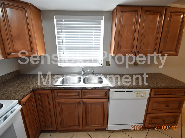 10816 Piccadilly Rd — Photo 24