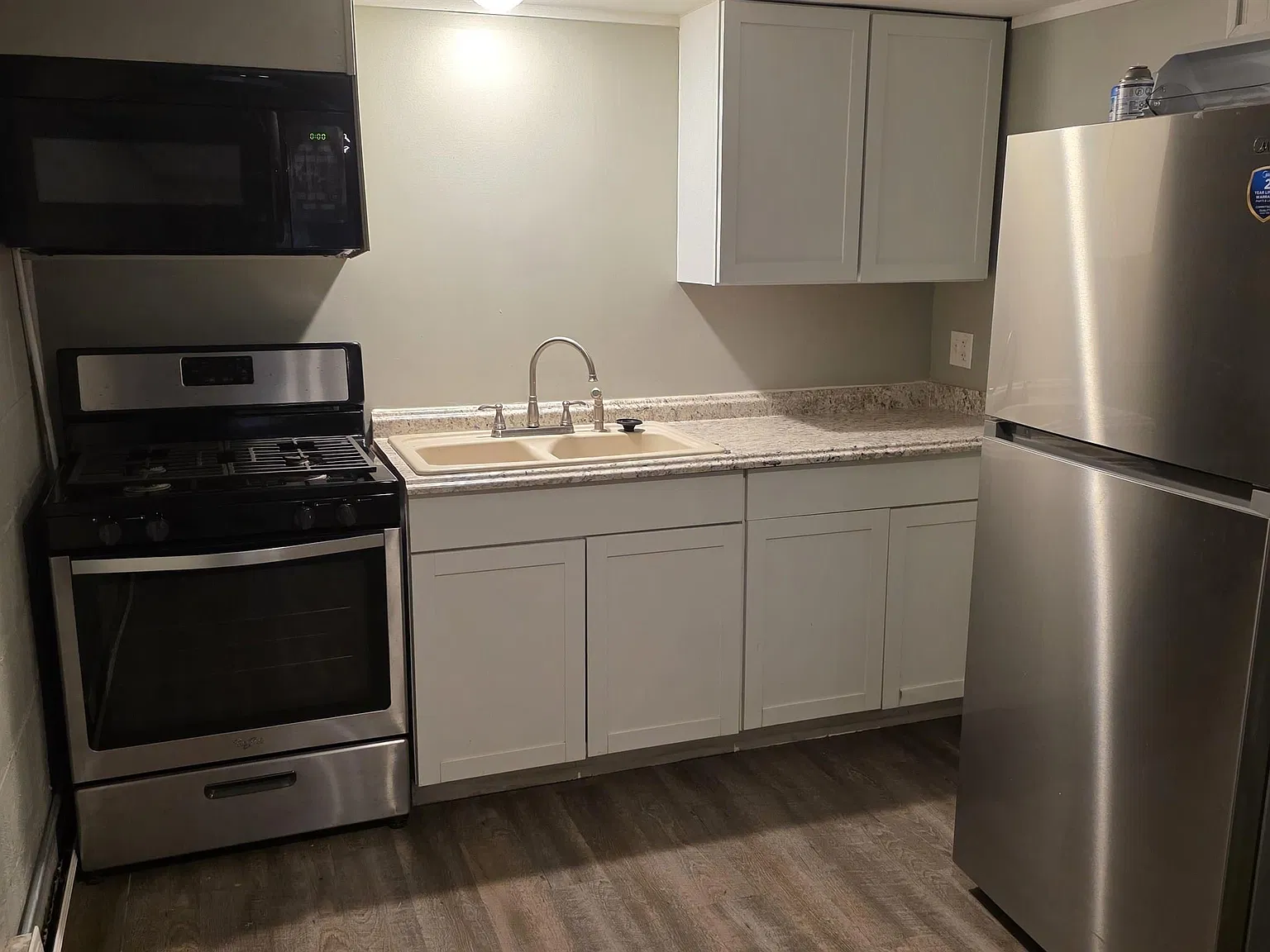 1 bed, 1.0 bath, 720 sqft, $775 — Photo 2