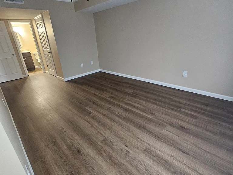 Pine View Apartments — Photo 12