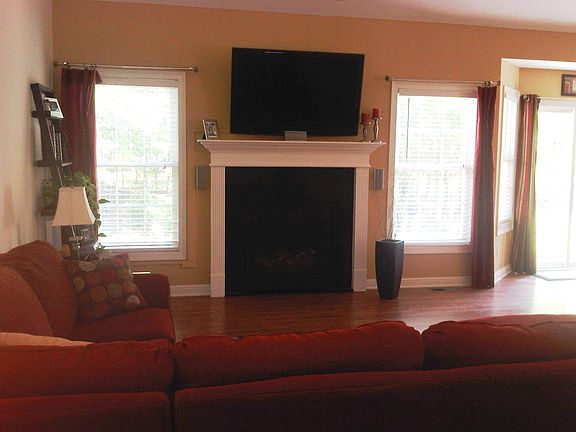 5th image of 2046 Lloyd Court Dr