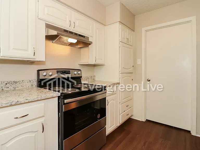 2417 Meadow Vw — Photo 8