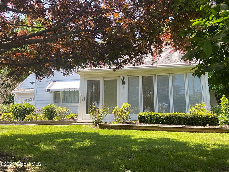 4th image of 51 Woodlawn Drive