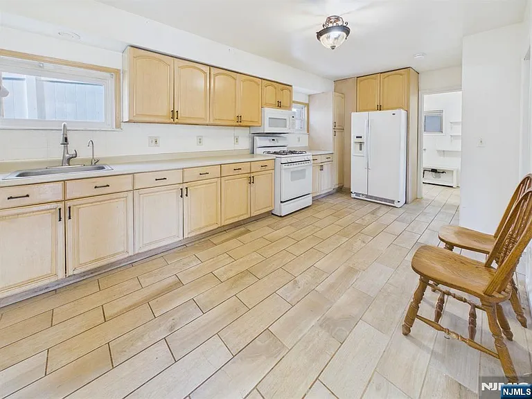 247 Malcolm Ave — Photo 15