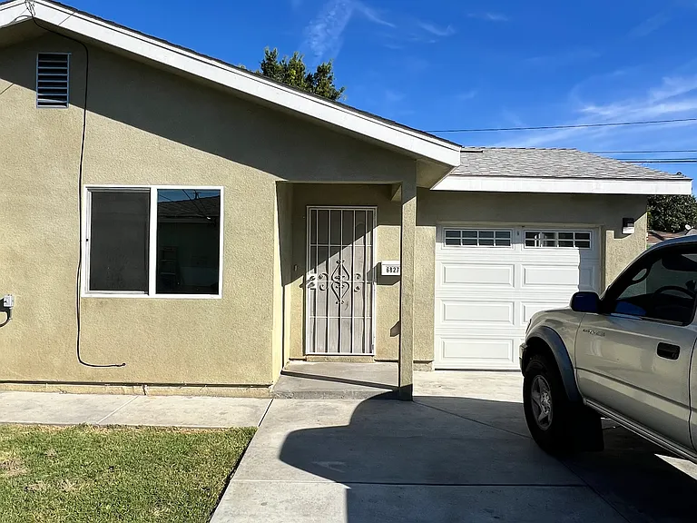 6827 San Luis St #1/2 — Photo 26