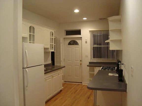 3rd image of 2141 N Karlov Ave #2