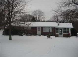 25 Cochran Dr, New Castle, PA 16105