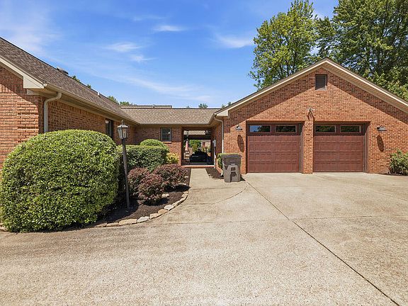 5th image of 131 Matthew Dr