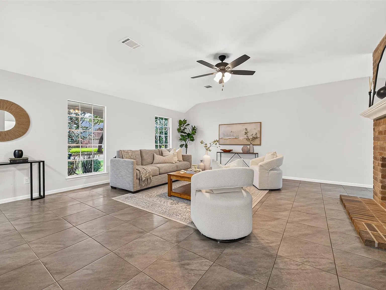 3 bed, 2.0 bath, 1788 sqft, $2,600 — Photo 4