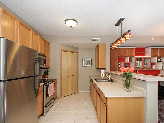 3rd image of 2405 39th Ave NE Unit 306
