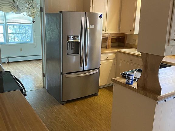 5th image of 1215 Sanders St