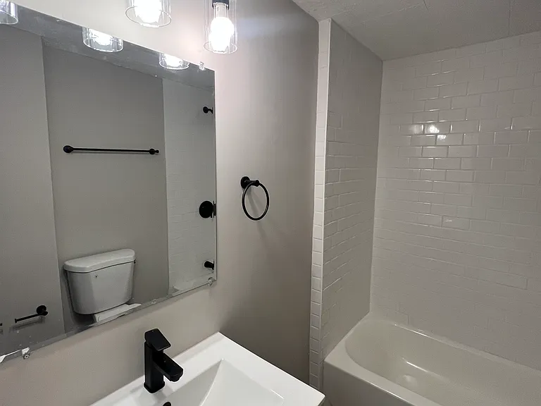 486 & 488 Southwood Ave #486 — Photo 12
