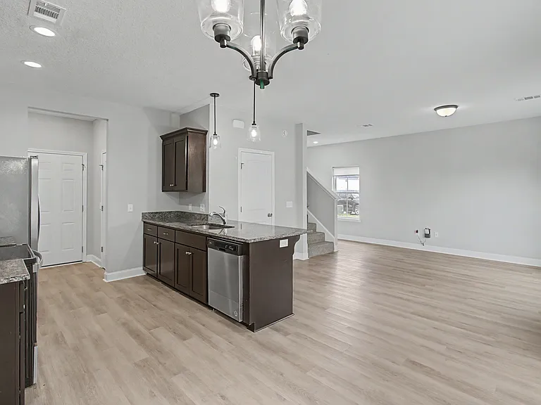 547 Fairview Cir — Photo 4