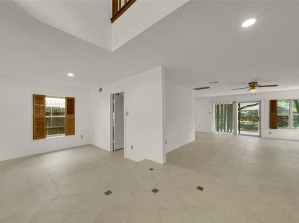 3327 Larkwood Ln, Sugar Land, TX 77479