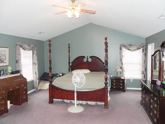 3rd image of 10101 Cotter Ct