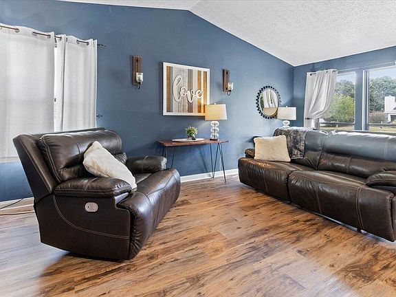 4th image of 8665 Seabright Dr