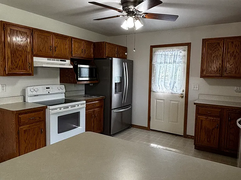 1545 Helen Ct — Photo 16