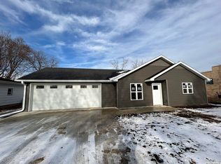 1027 Walnut St, Osage, IA 50461