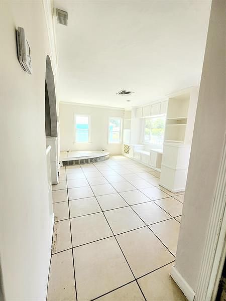 2nd image of 928 37th St