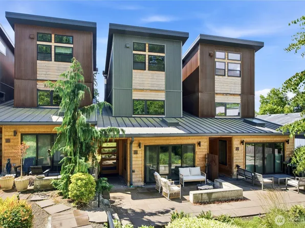 10323 NE 189th St #B, Bothell, WA 98011