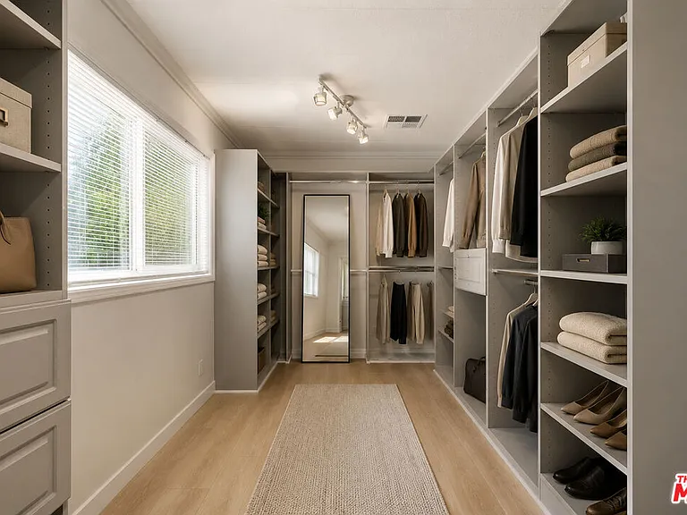 6033 Fallbrook Ave — Photo 28