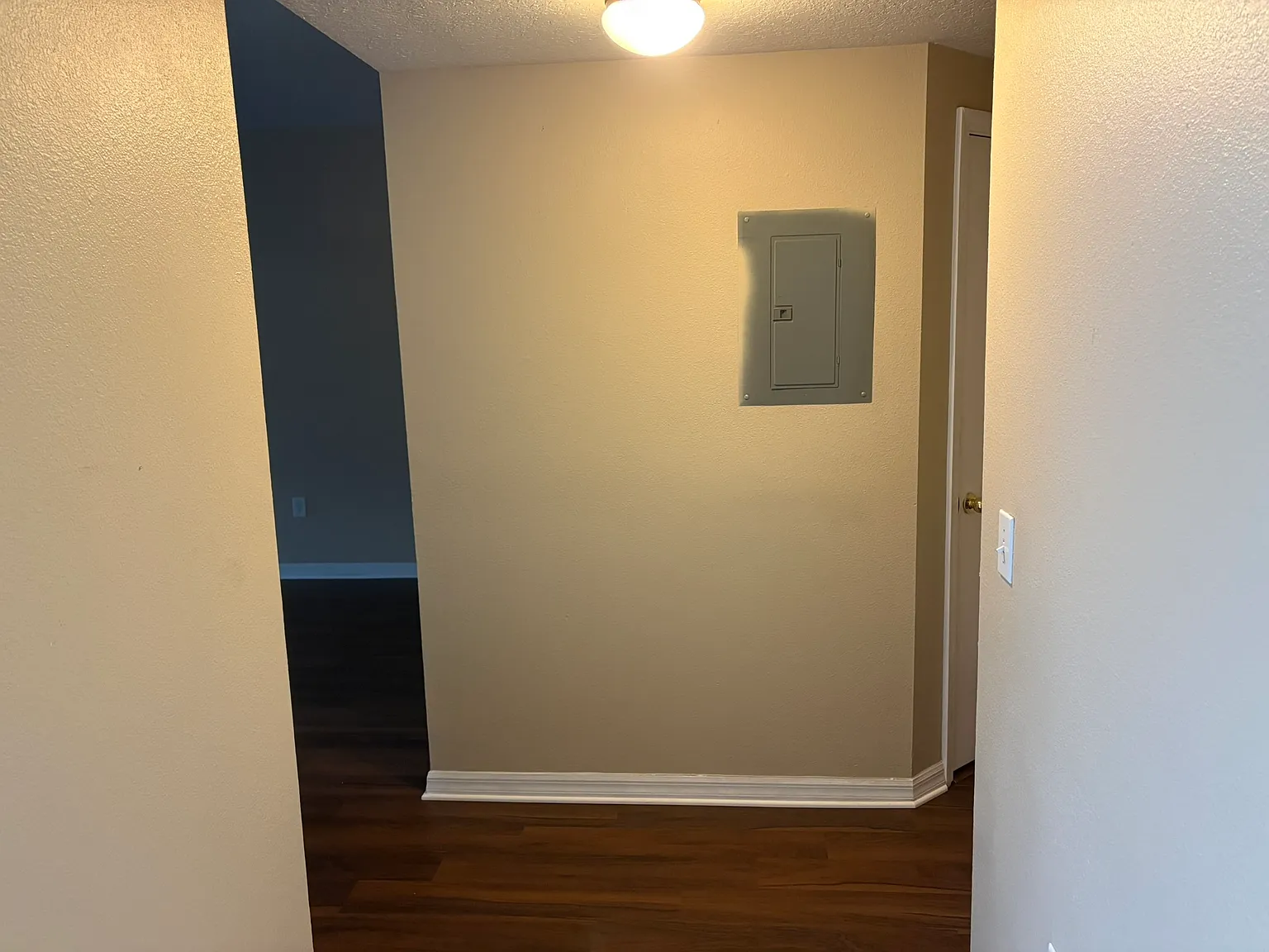 3 bed, 1151 sqft, $1,875 — Photo 2