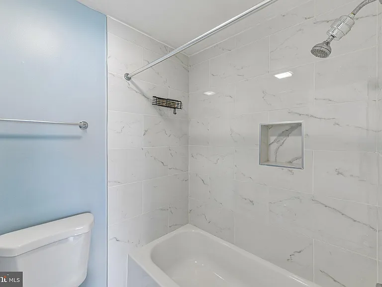 18131 Chalet Dr #301 — Photo 27