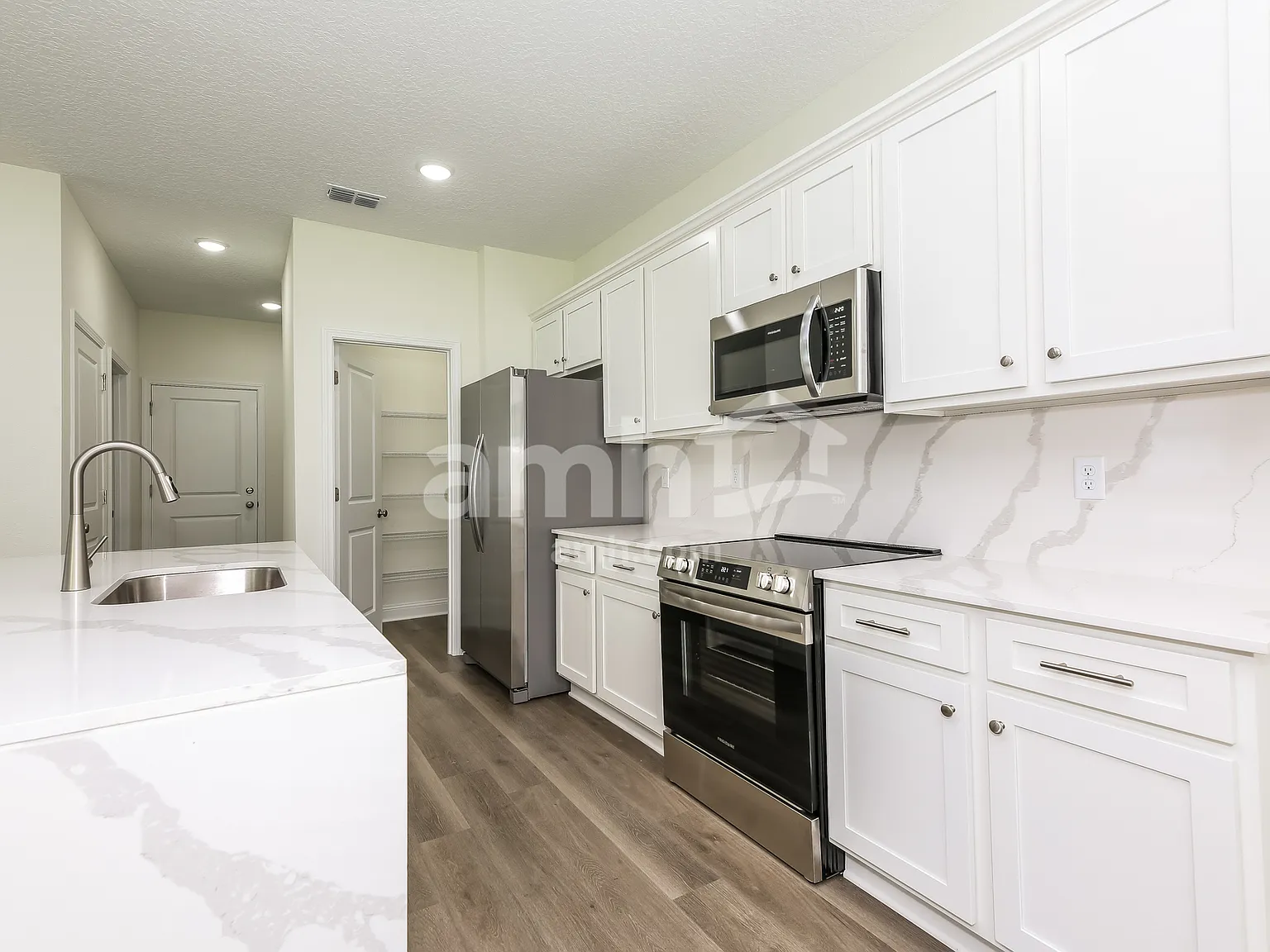 4 bed, 2.5 bath, 2018 sqft, $2,425 — Photo 4