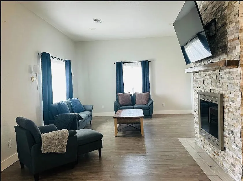 7006 Bradford Dr — Photo 3
