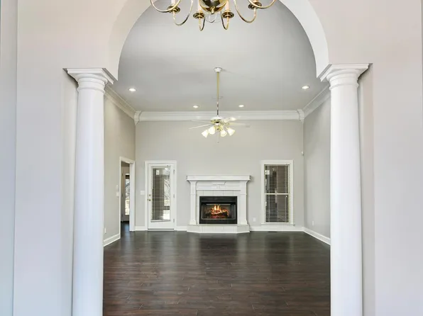 107 Honey Brook Dr, Toney, AL 35773