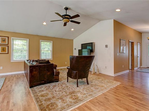 5th image of 211 Andrea Dr