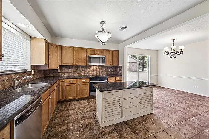6826 River Mill Dr — Photo 4