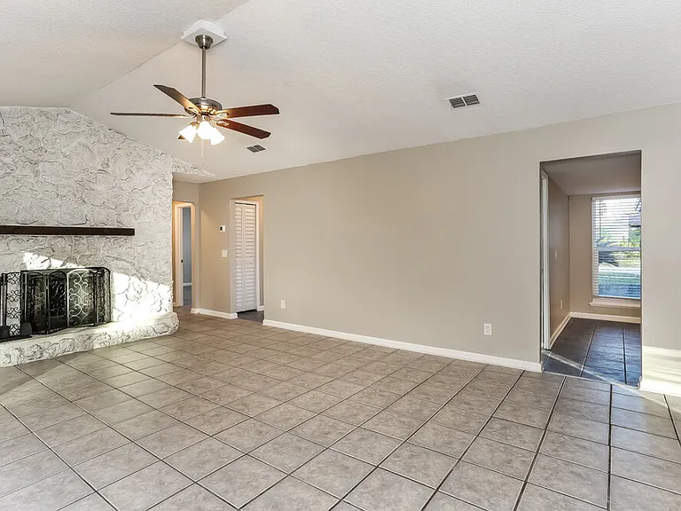 1548 Oak Ridge Dr W — Photo 5