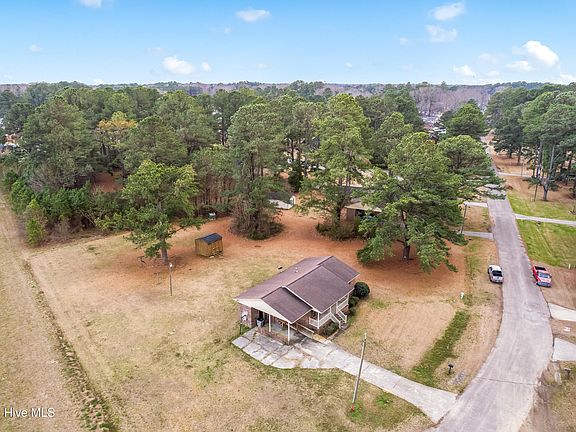 2nd image of 207 Gavin Road