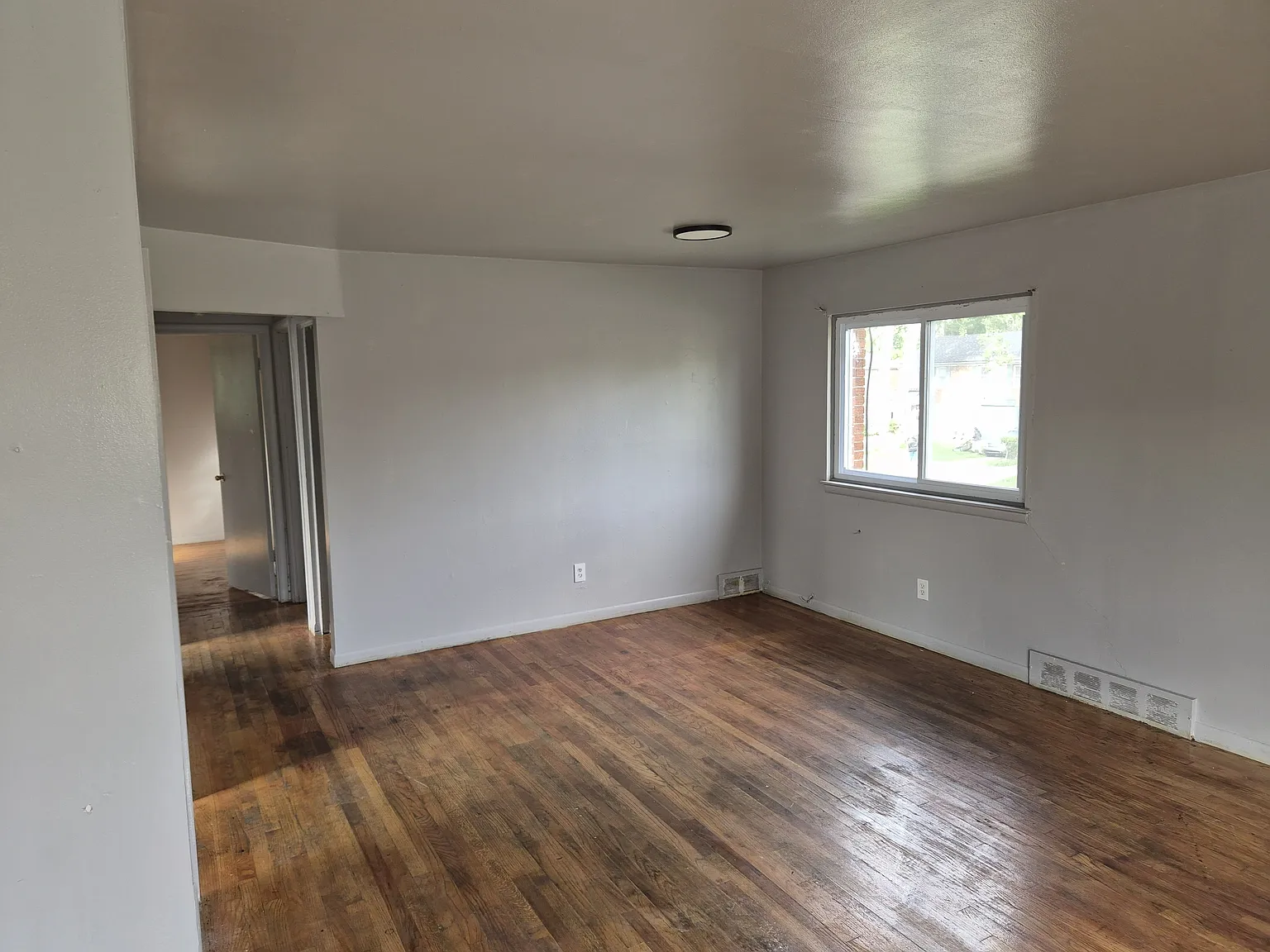 2 bed, 1050 sqft, $1,250 — Photo 2