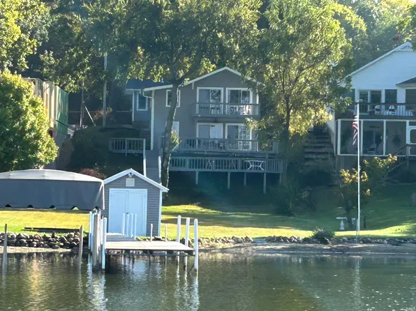 2129 Chapman Lake Dr, Warsaw, IN 46582