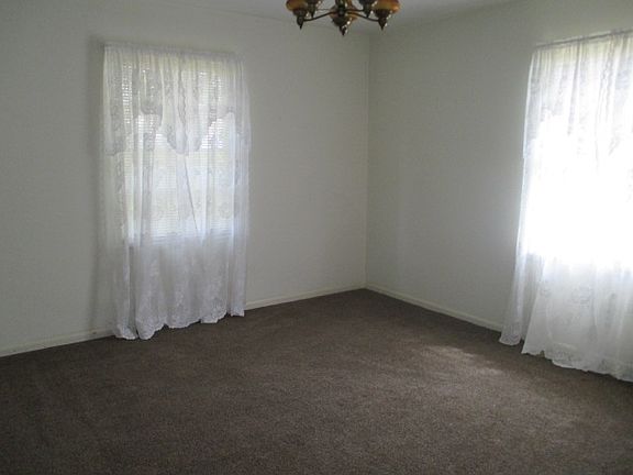 5th image of 1301 Richardson Dr