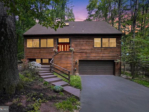 4th image of 10714 Midsummer Dr