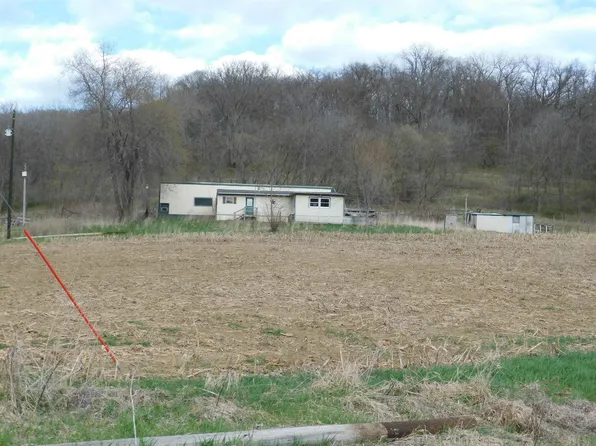 211 Suttle Creek Rd, Monona, IA 52159