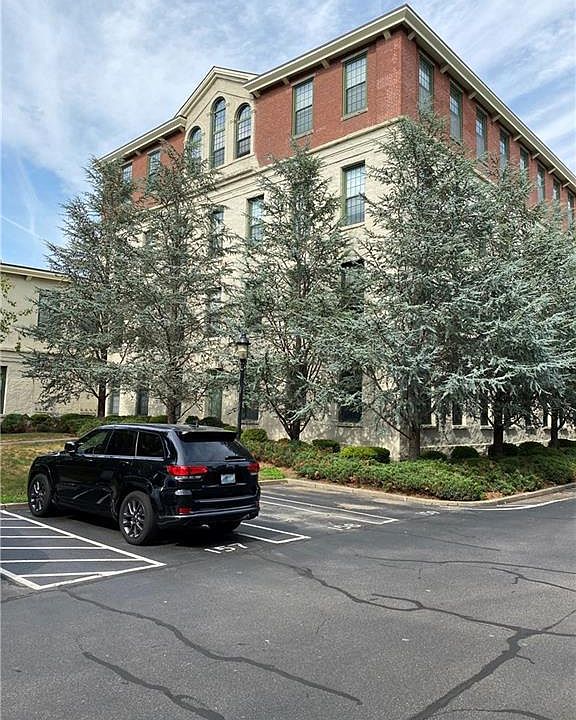 1st image of 15 Higgins St APT 125
